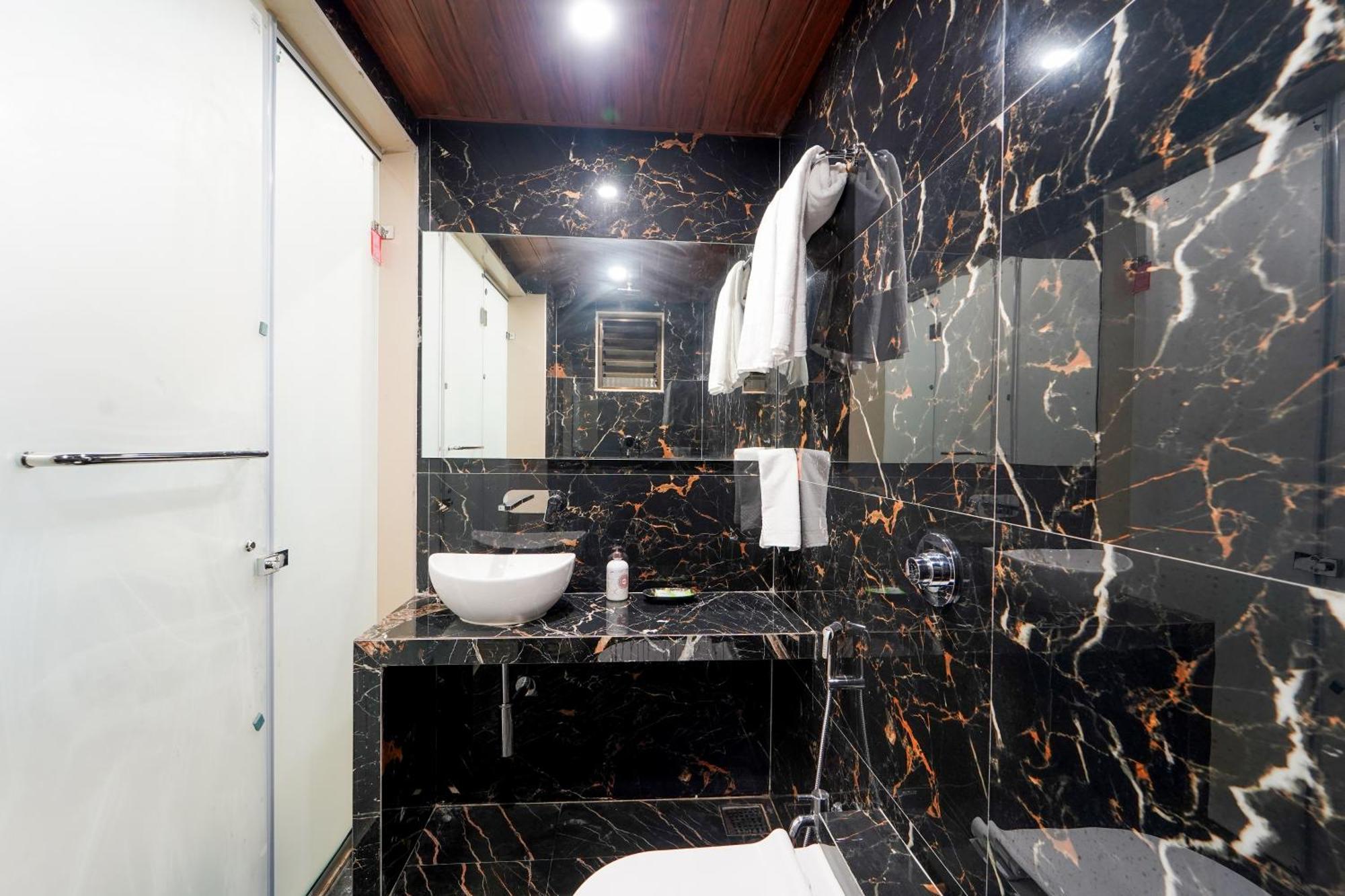 Mahābaleshwar Hotel Bright Star מראה חיצוני תמונה
