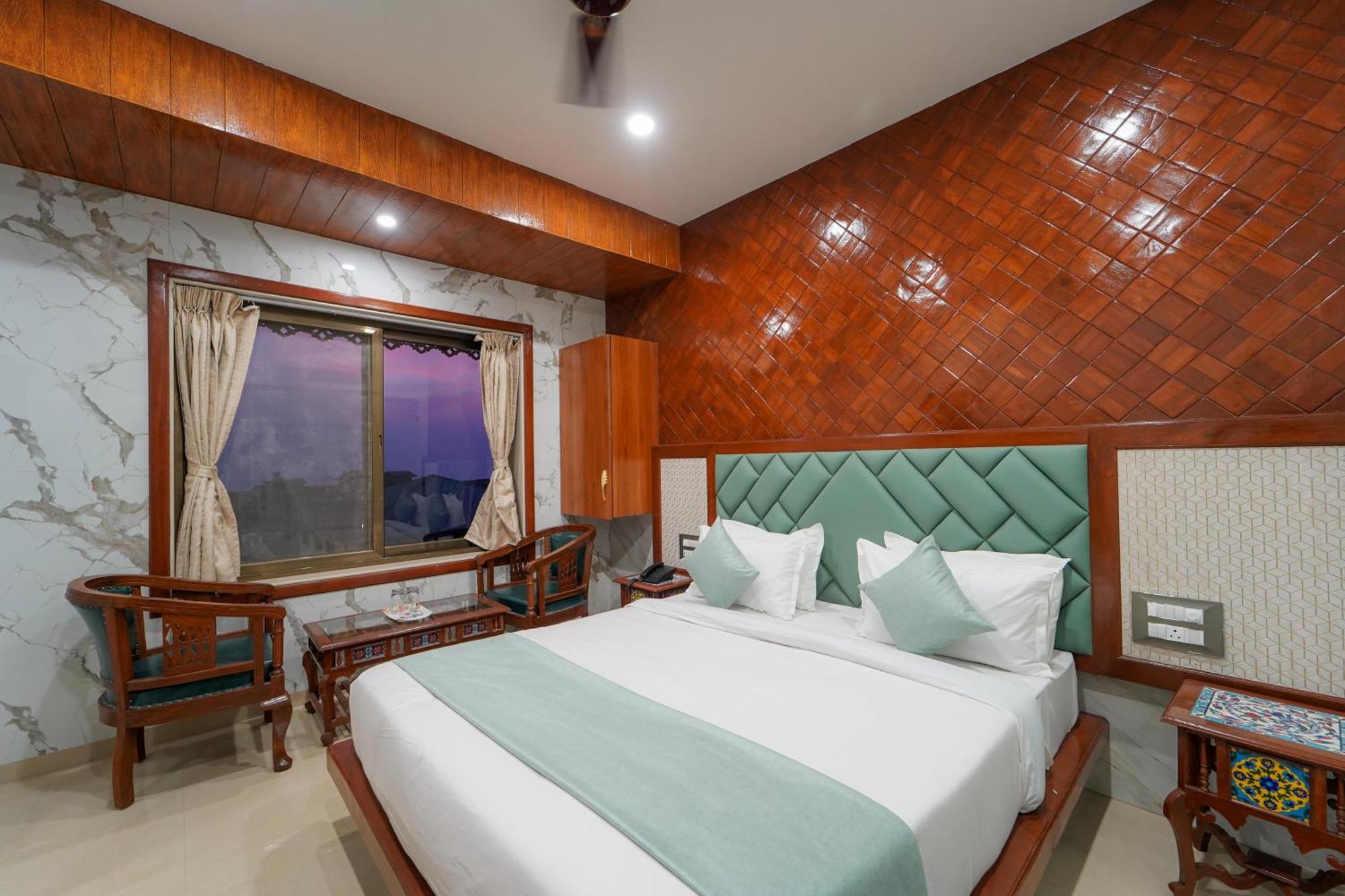 Mahābaleshwar Hotel Bright Star מראה חיצוני תמונה